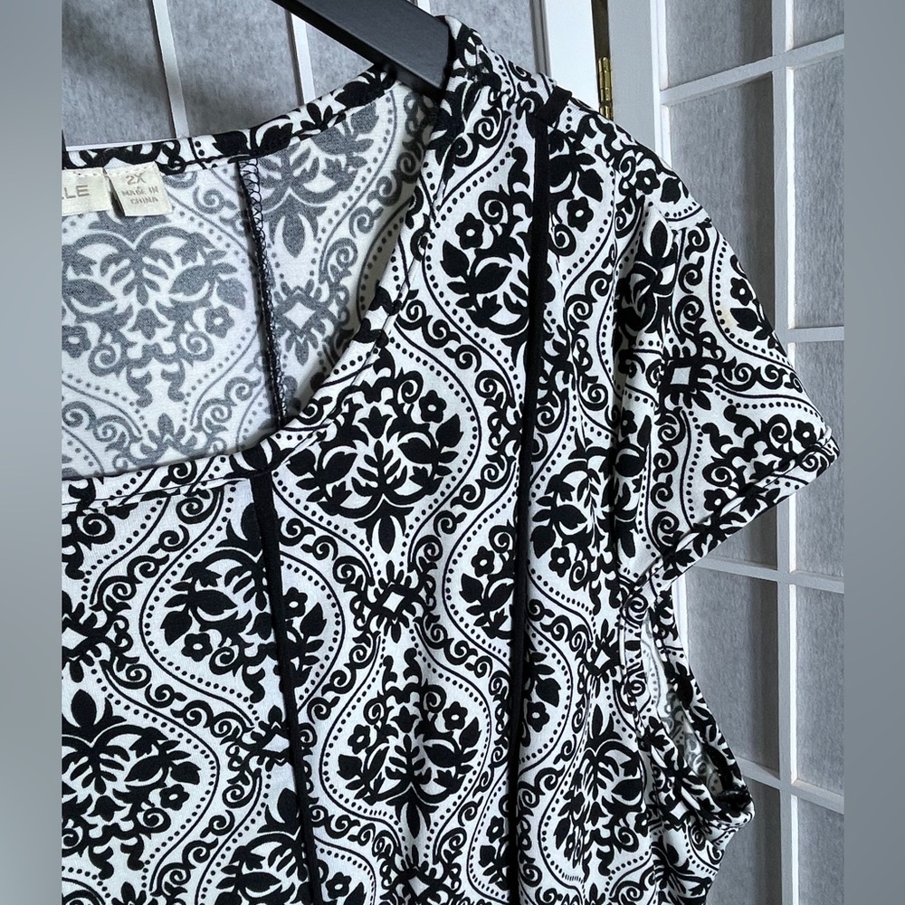 Plus Size 1x Black & White Printed Scoop Neck Women's Top, Stretchy NWOT - Picture 12 of 12